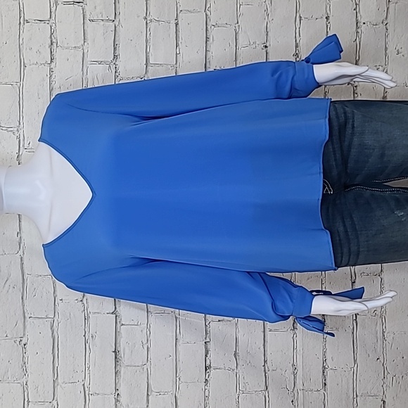 CeCe Flowy V-Neck Long Sleeve Bow Tie-Cuff Blouse in Tropic Night Blue - NWT - Picture 3 of 17